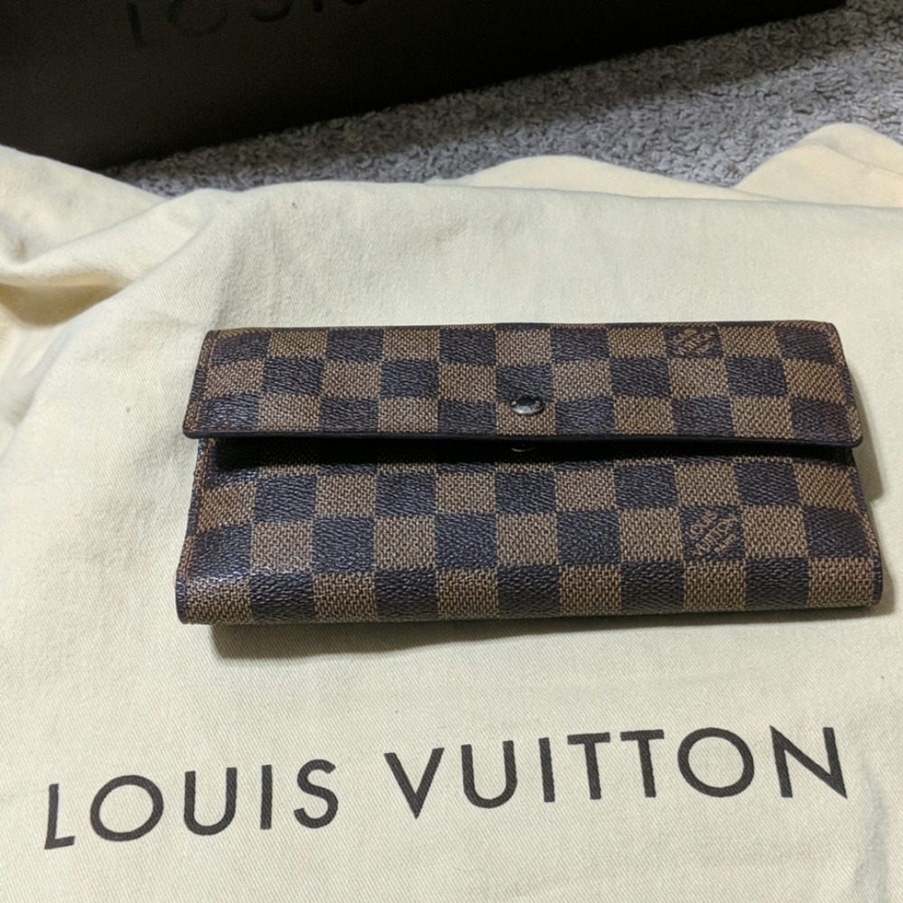 EUC LOUIS Vuitton Damier wallet